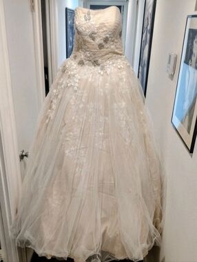 Oleg Cassini wedding dress Size 4